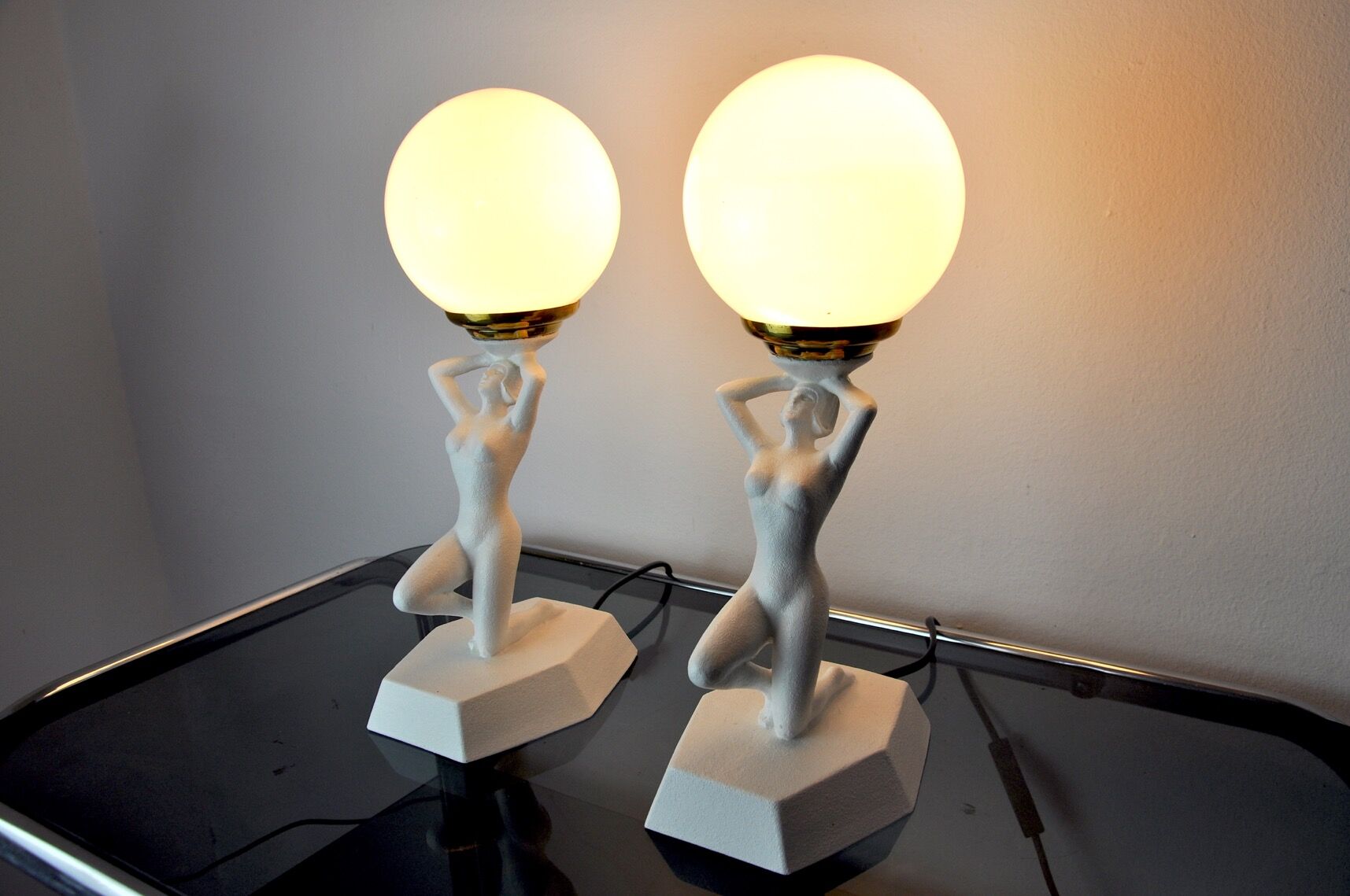 Pair of lamps "Woman with the ball" by Onices Eth 1980