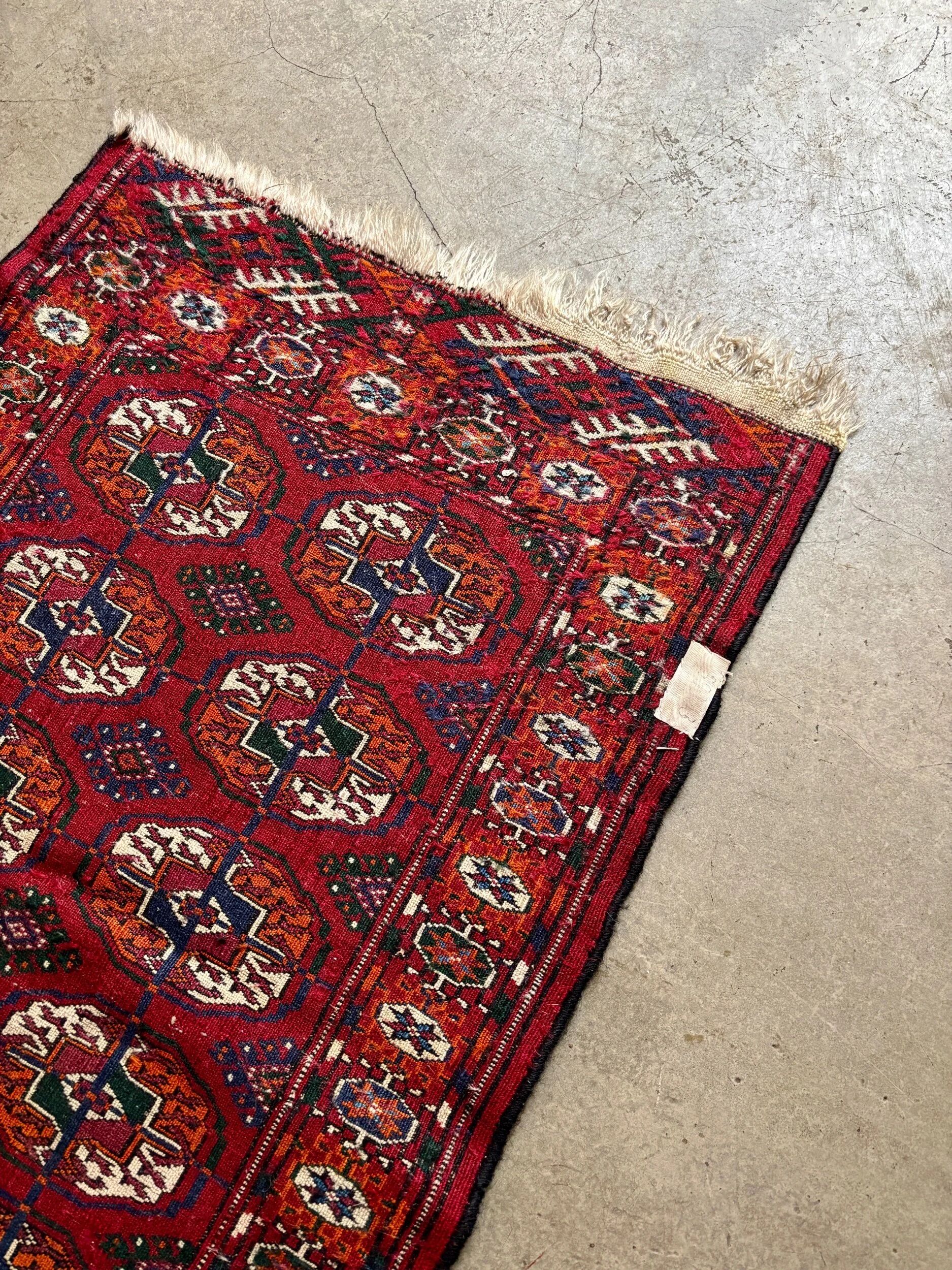 Bukhara rug with 12 panels in wool and burgundy silk, 88 x 54 cm.