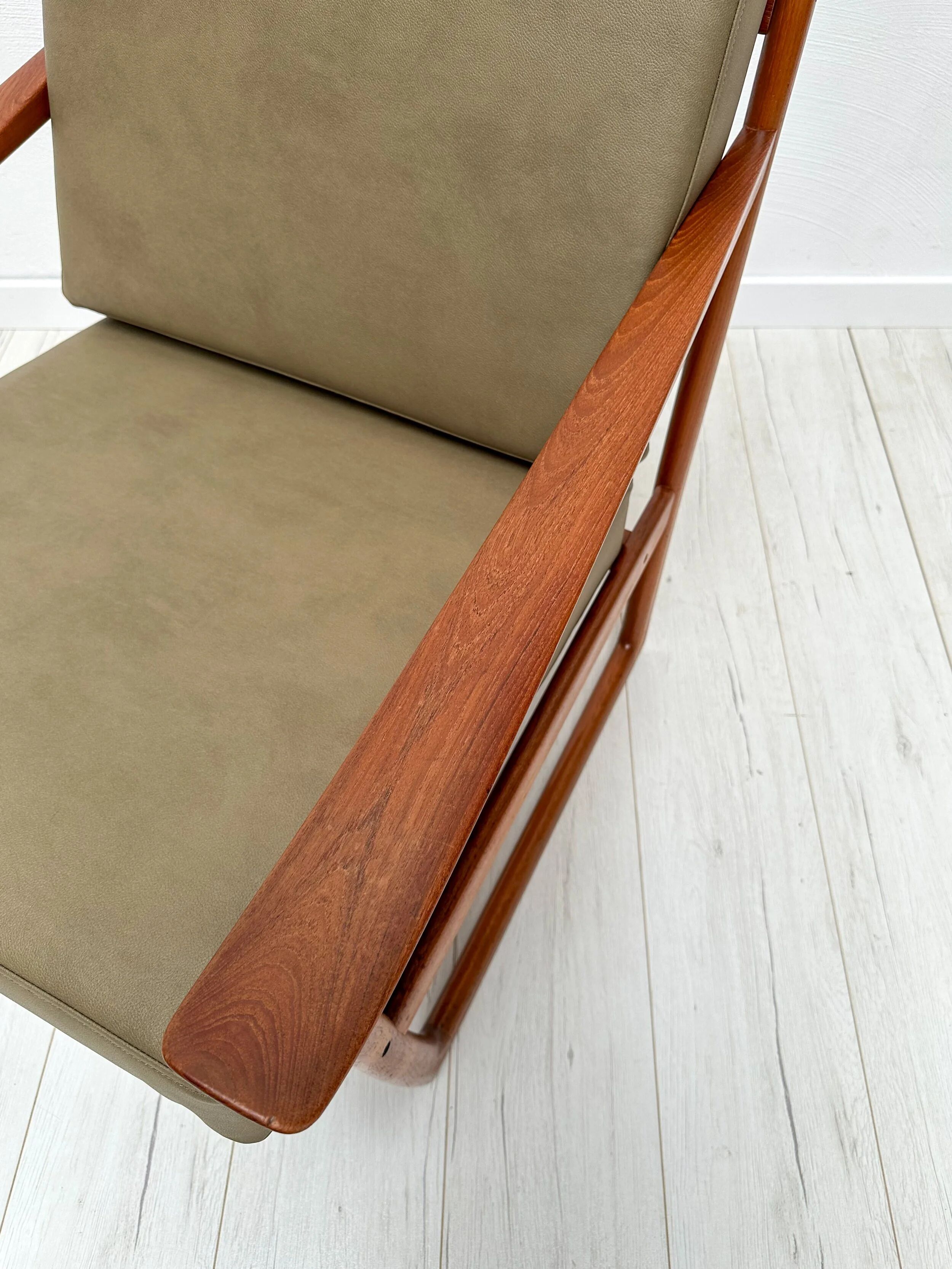 1/2 '60s vintage Danish teak armchair FD 130 by Peter Hvidt & Orla Mølgaard-Nielsen for France & Daverkosen