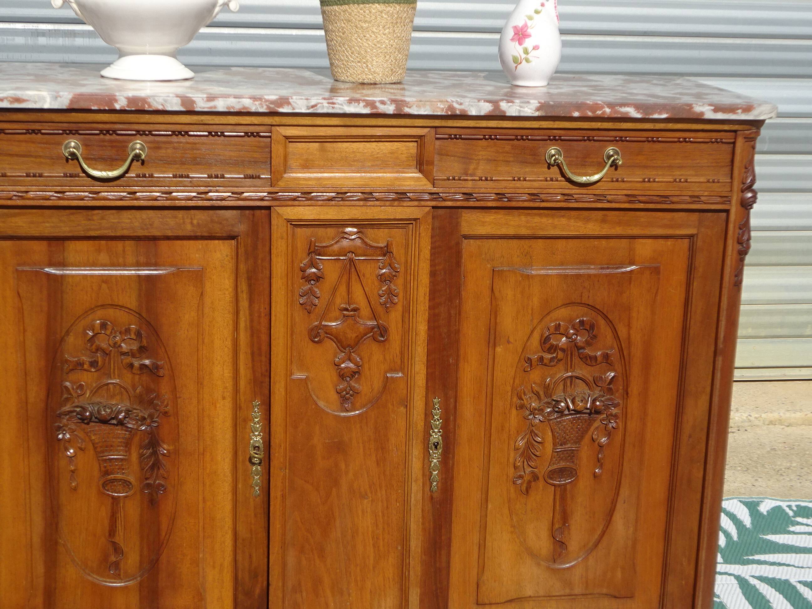 Art Deco buffet in walnut and marble