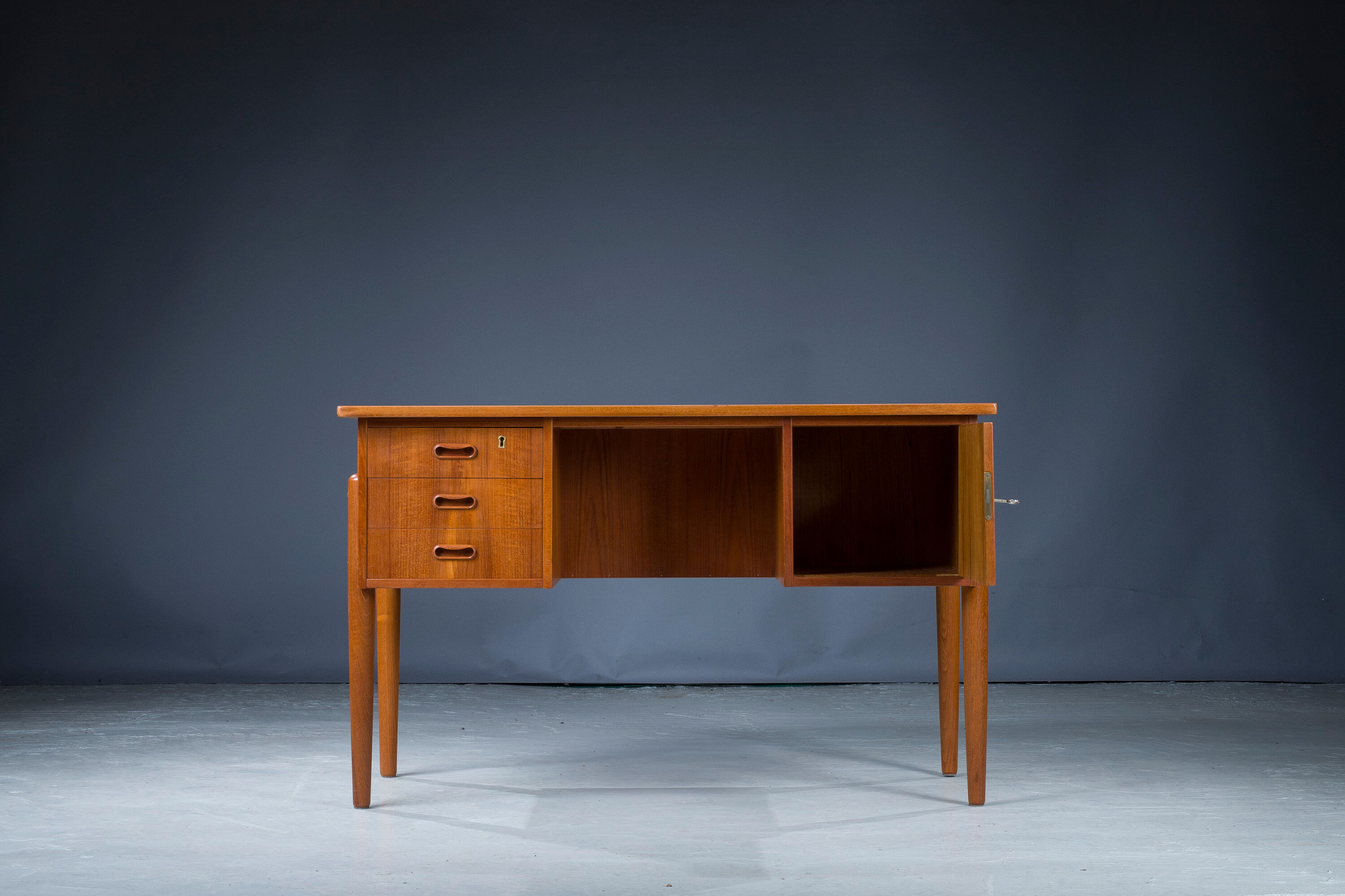 Danish teak desk, 1970s