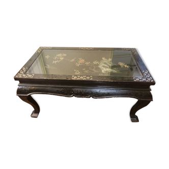 Table chinoise ancienne laquée noire avec incrustation nacre et pierres
