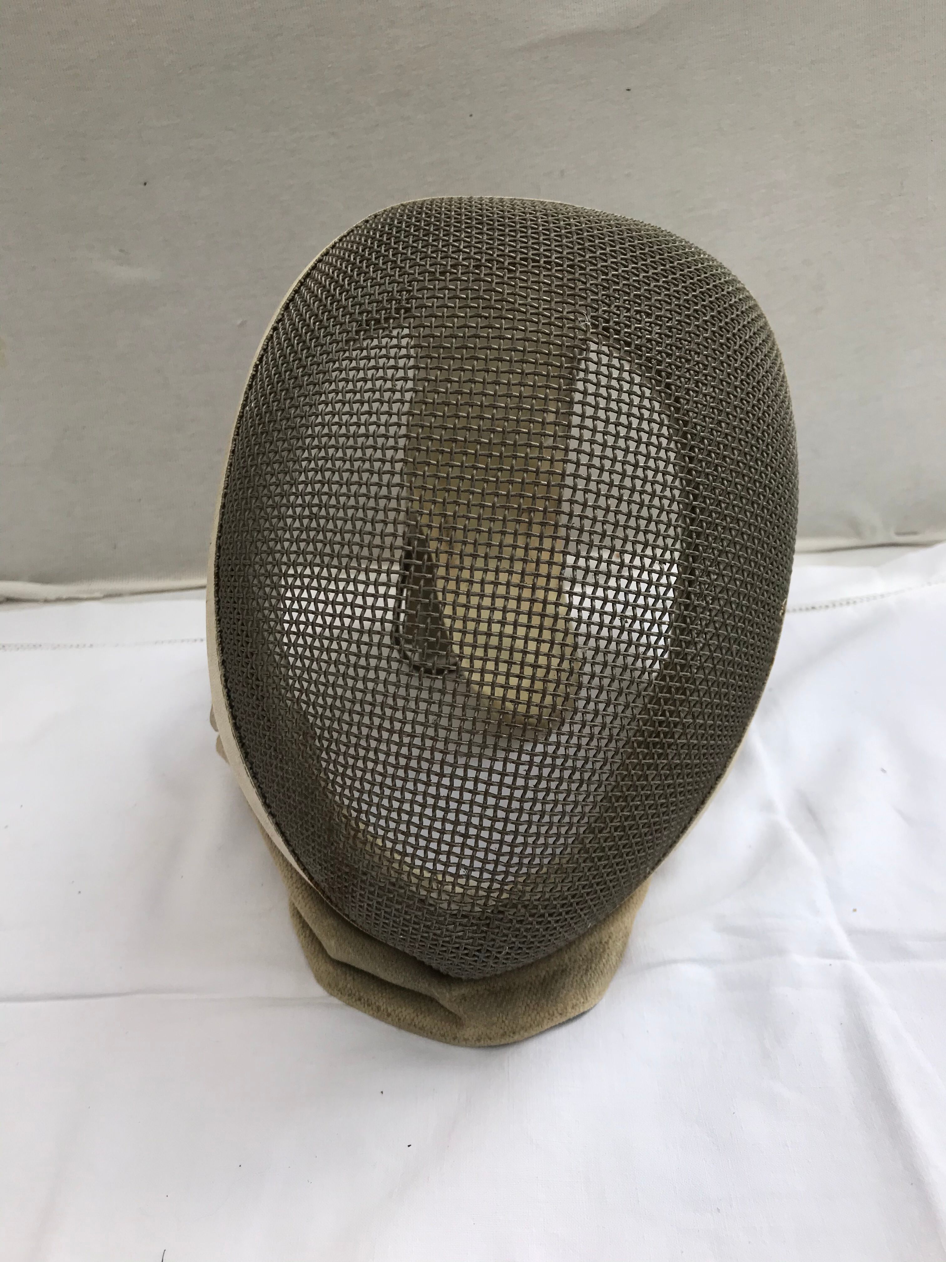 Former pair fencing fencing metal grid, white leather vintage sport