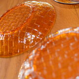 Lot de 4 assiettes en verre ambré graphique
