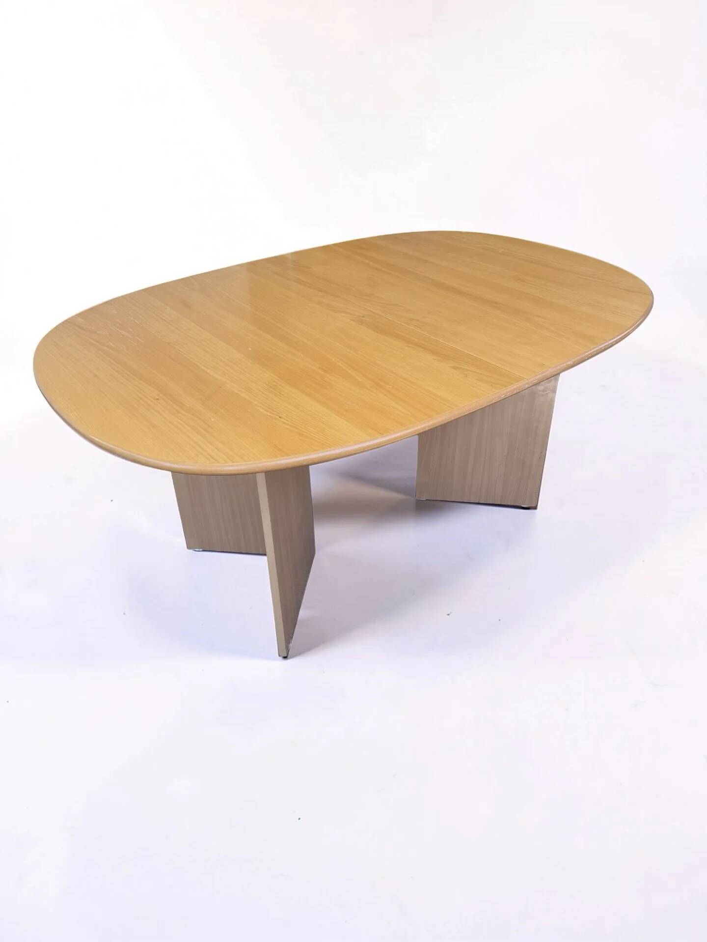 Table à manger danoise extensible en bois massif clair avec pieds en V