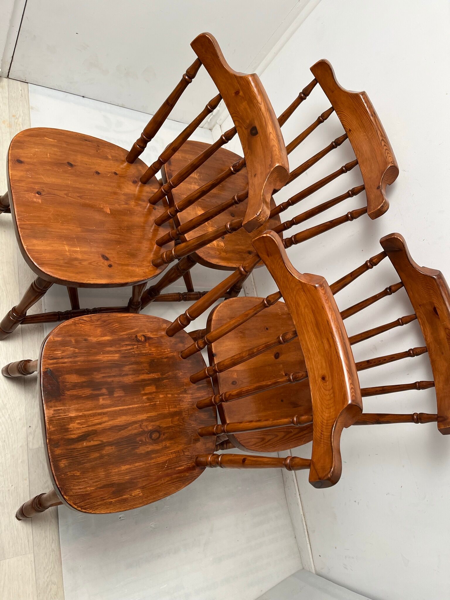 4 chaises western de saloon vintage 1970-1980