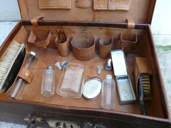 Valise cuir et laiton XIX ème monogrammée MCS