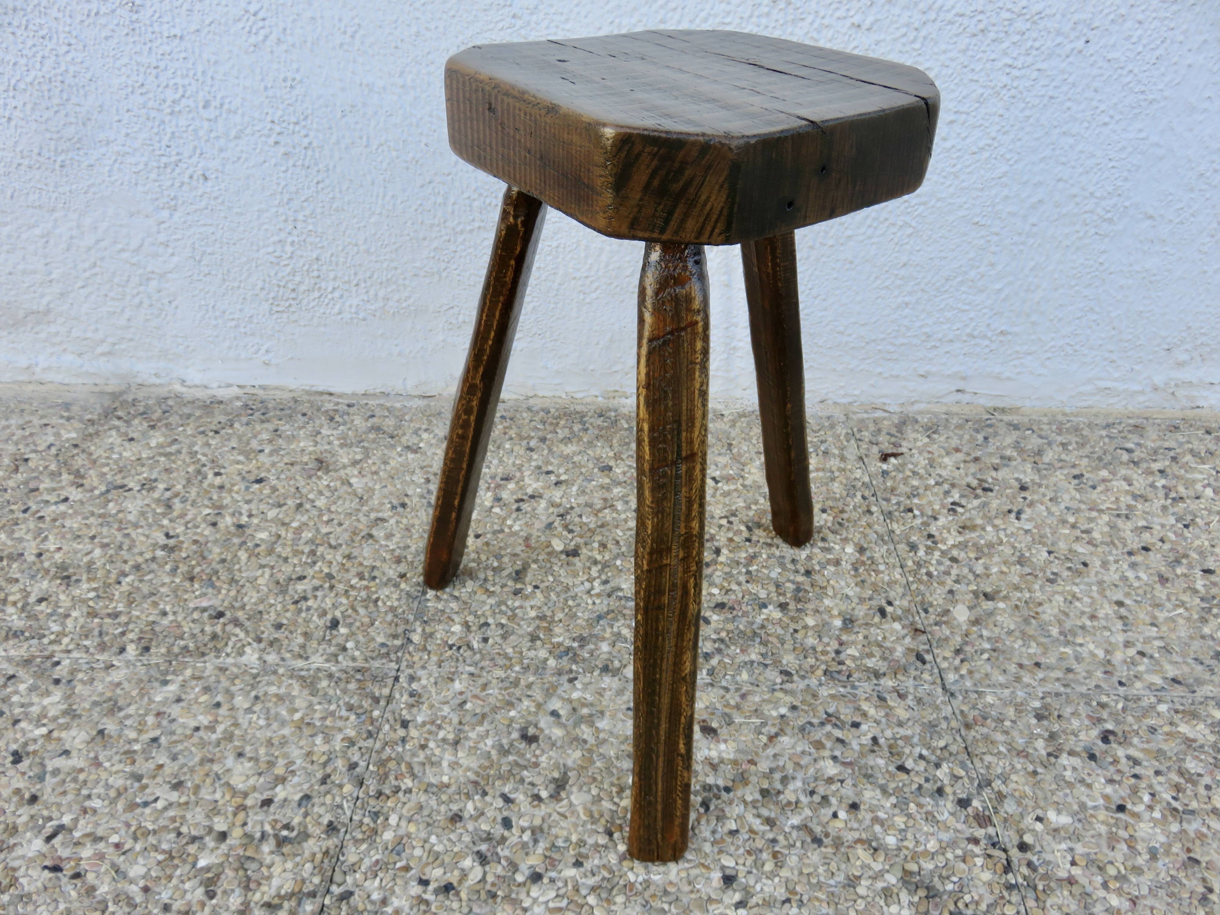 Tabouret de ferme tripode, assise hexagonale, bois massif, années 50-60