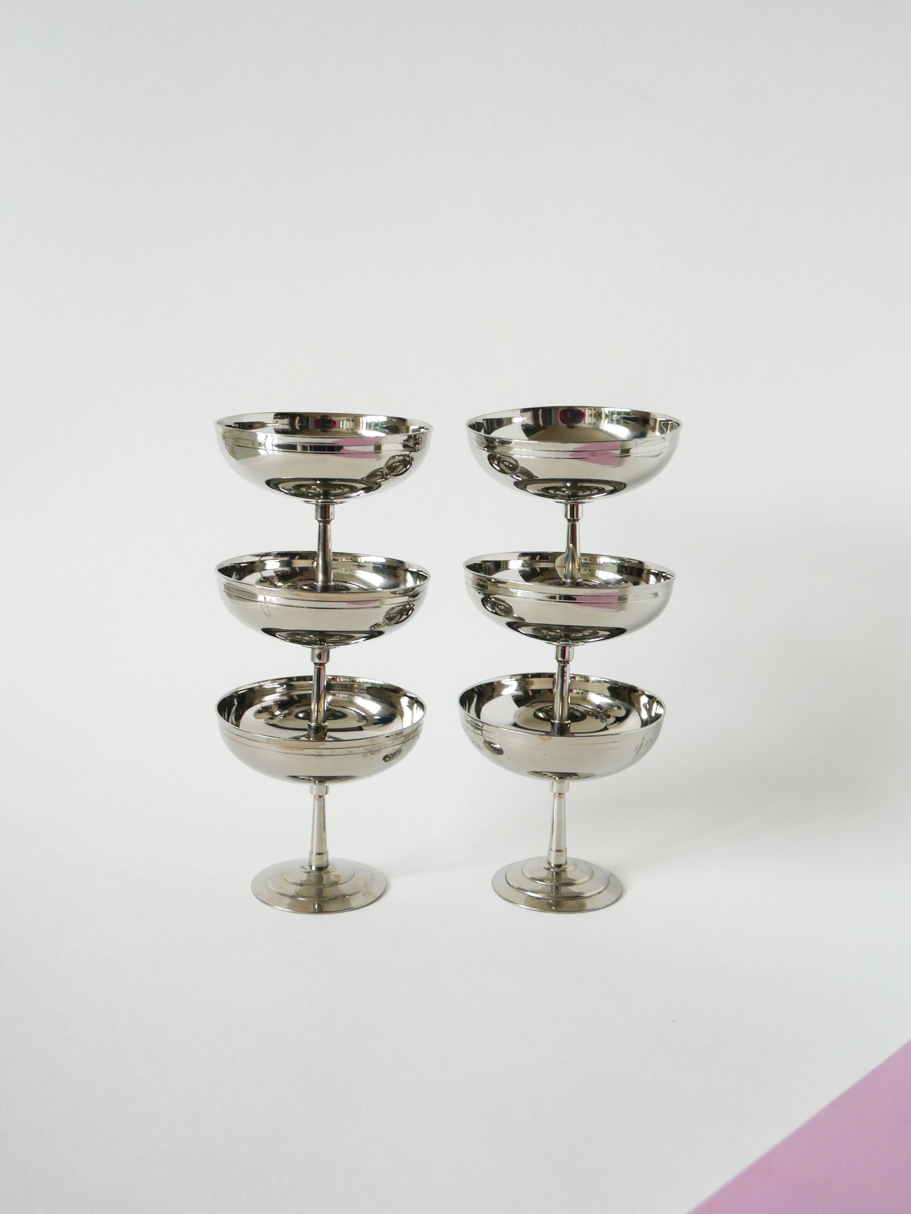 Set of 6 stainless steel bowls with fine feet, Design, 1970