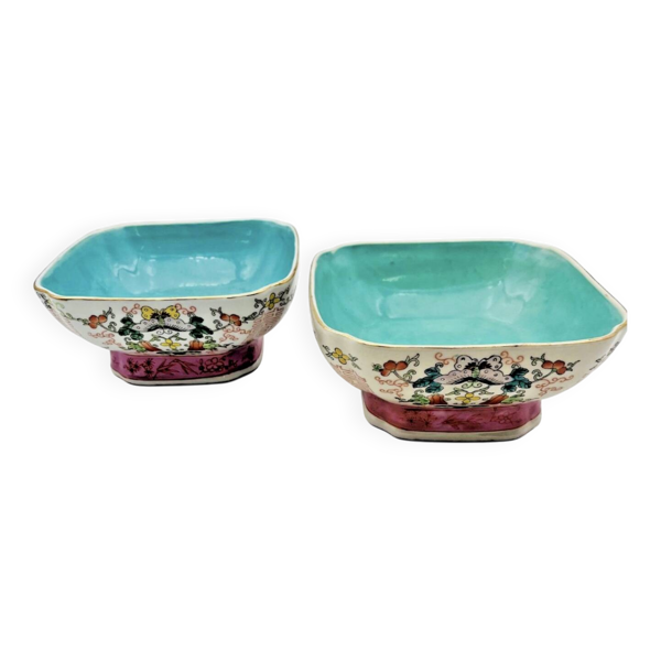 Paire de bols de mariage chinois à motif floral intérieur bleu