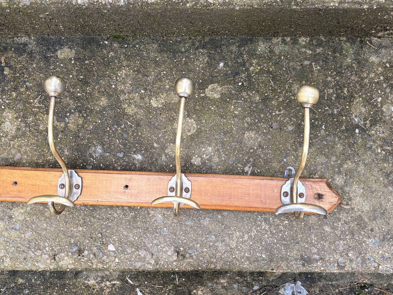 Large vintage wall coat rack with 5 brass and wood hooks – bistro