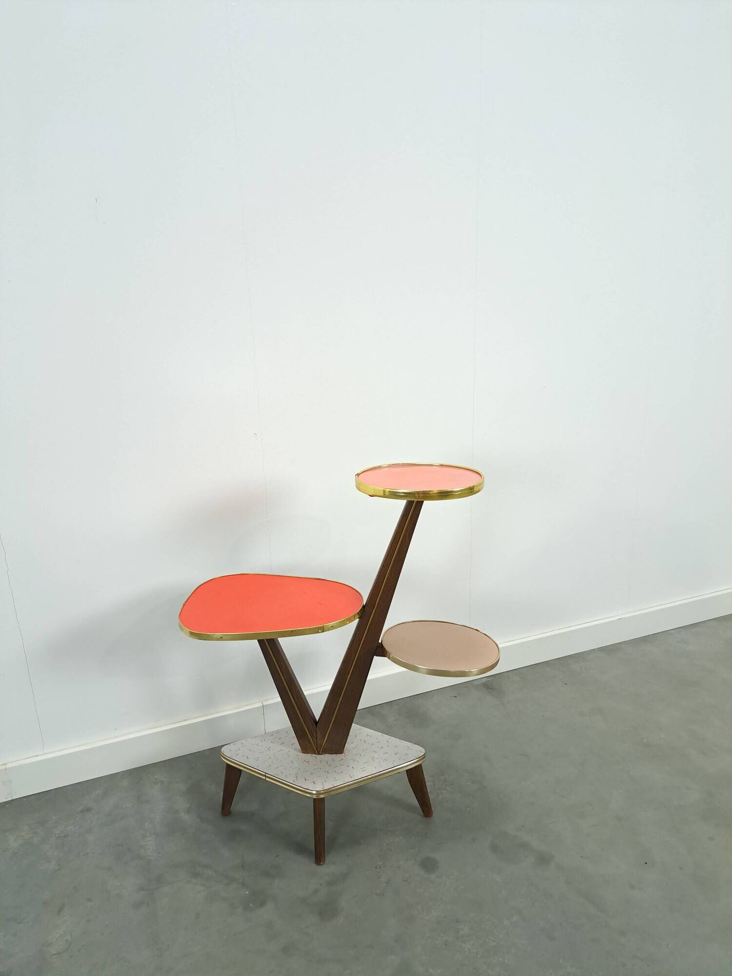 Hoge vintage plantentafel met messing en formica, plantenrek