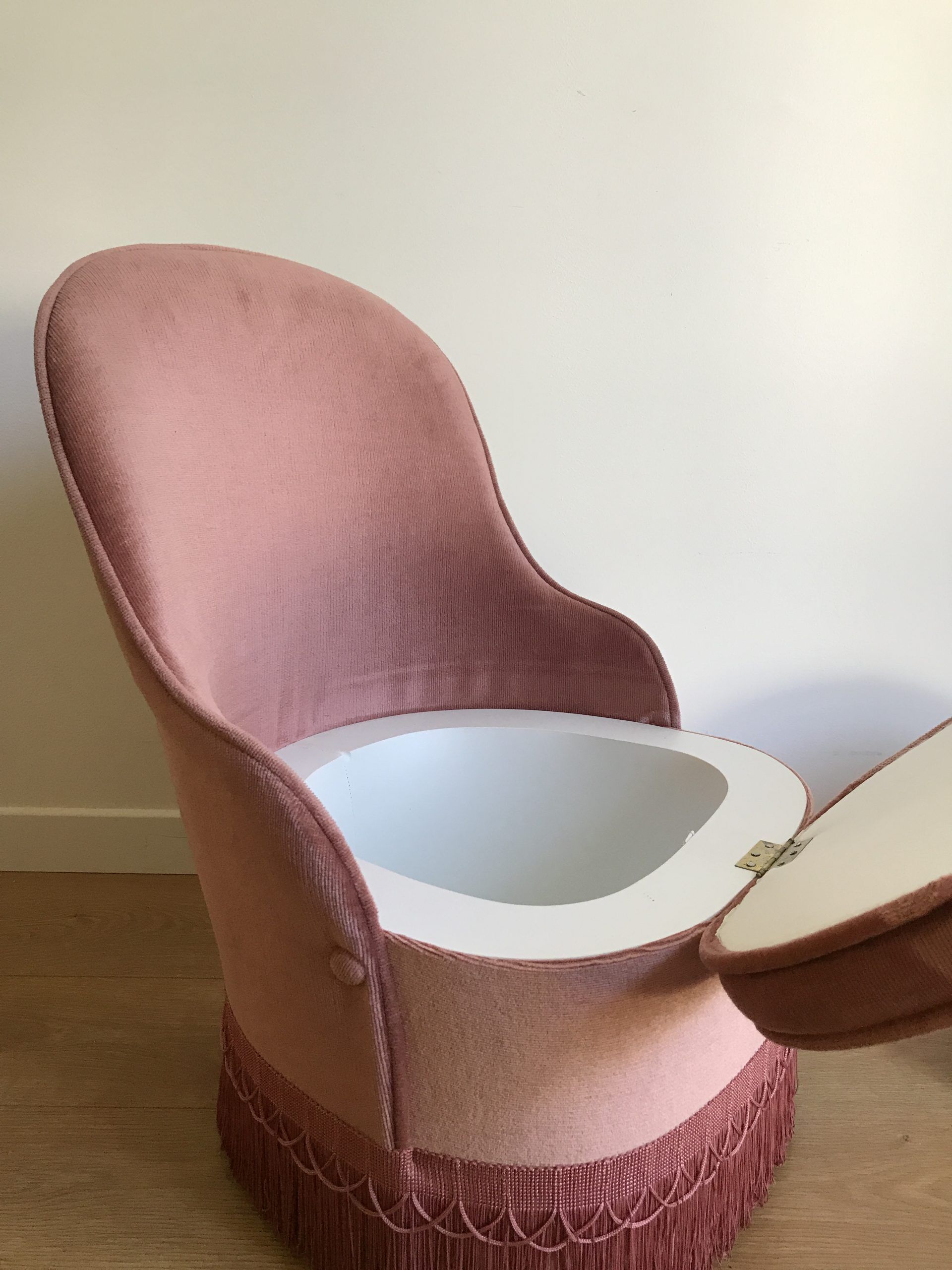 Toad style heater in original pink velvet with trunk