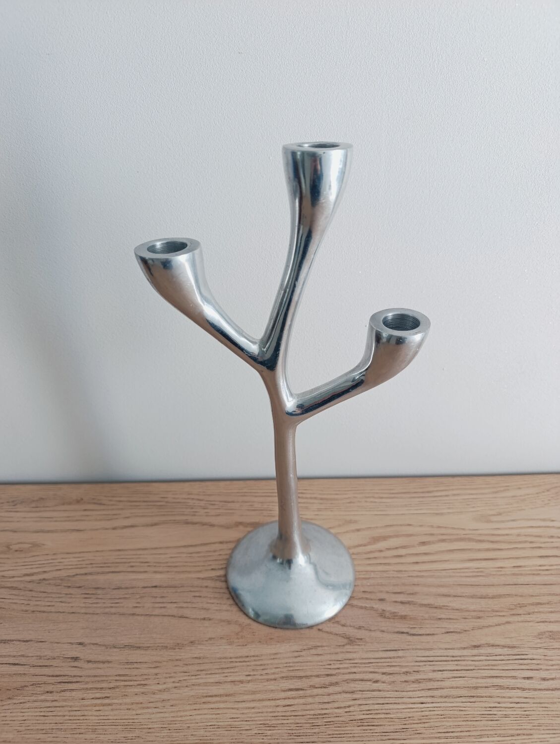 Tripod candle holder design in aluminium