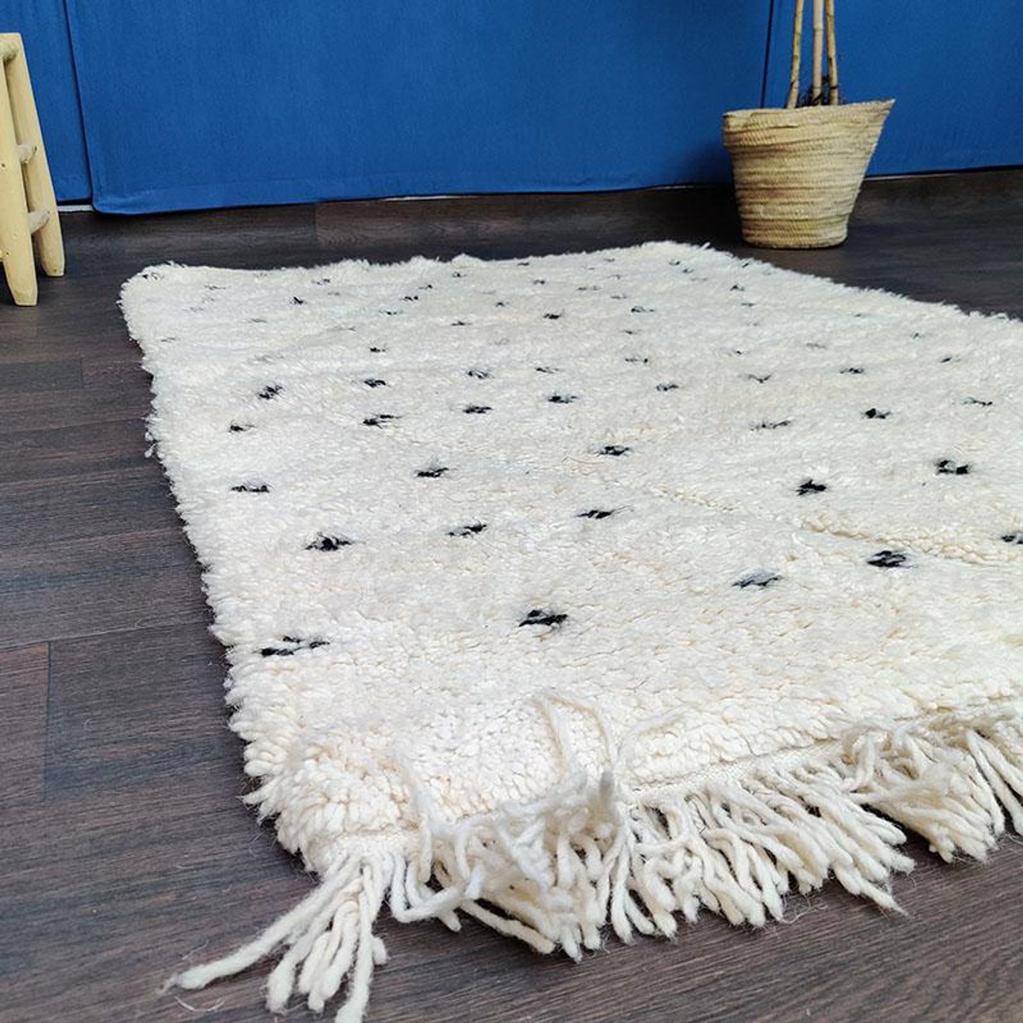 Tapis berbère pois noirs et losange blanc