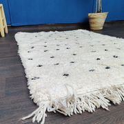 Tapis berbère pois noirs et losange blanc