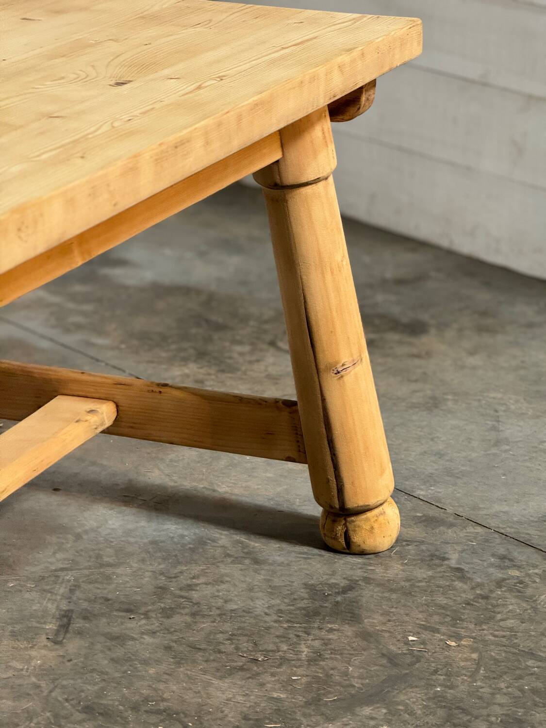 Scandinavian table in fir