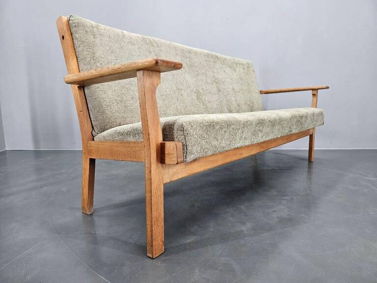 Canapé 3 places par Hans J. Wegner pour Getama, Danemark, années 1960