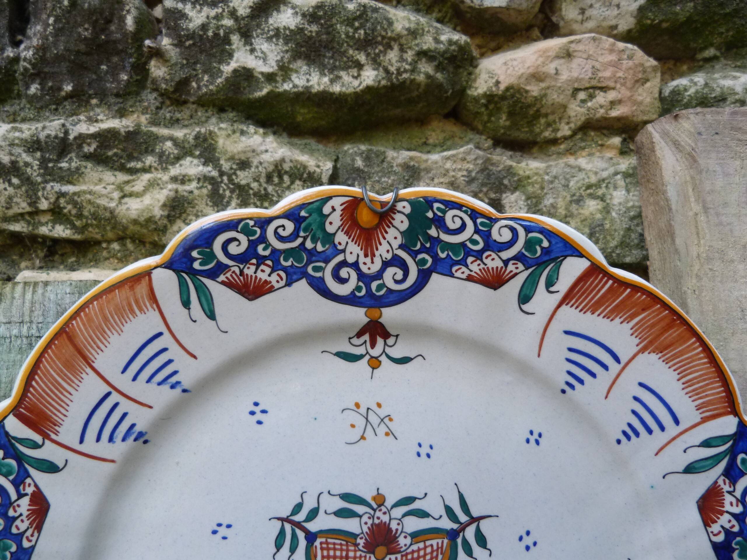 Old Gien earthenware scalloped plate with blue/yellow flower basket motifs