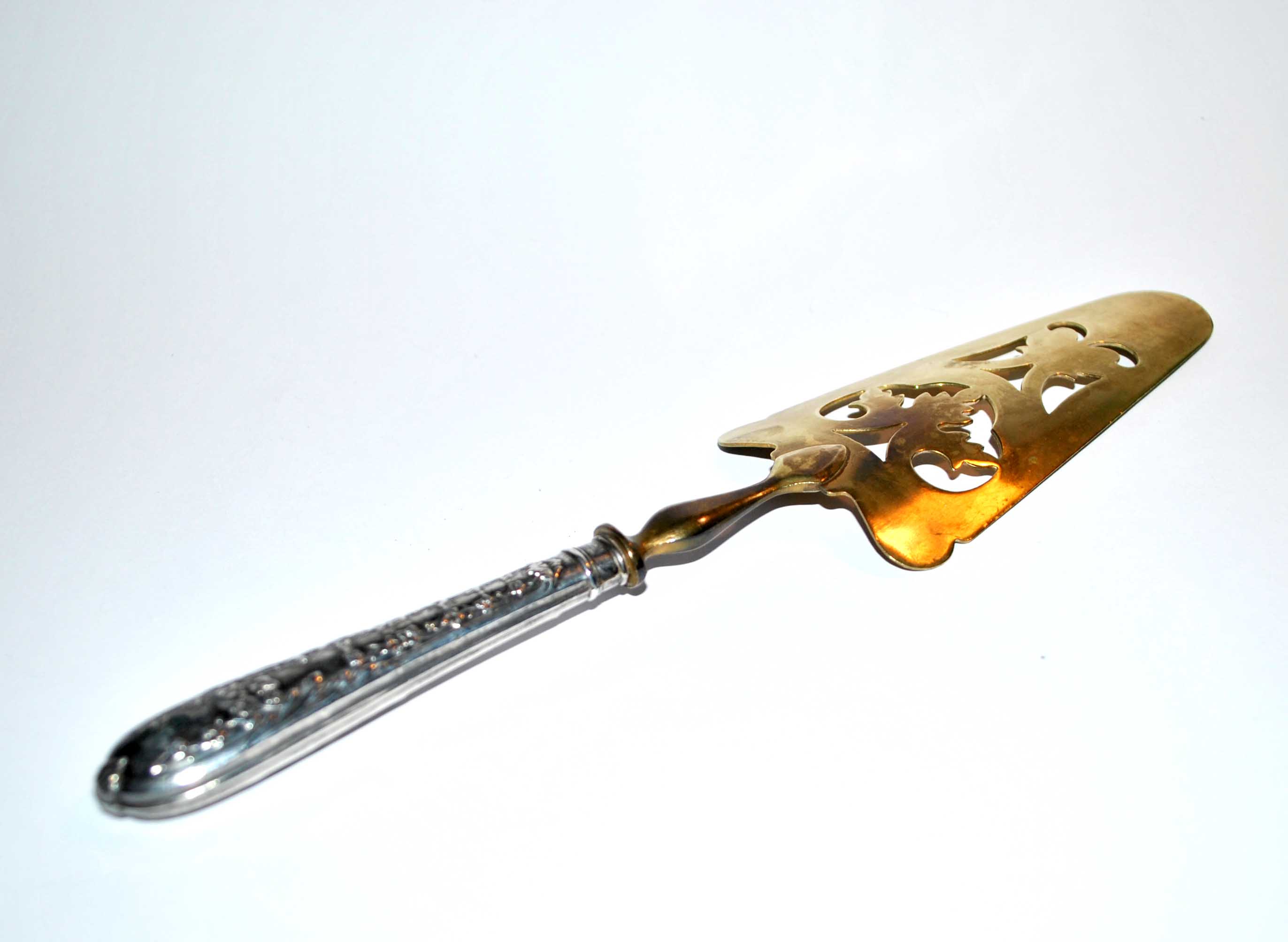 Antique pie shovel in filled silver and gilded metal engraved 1900