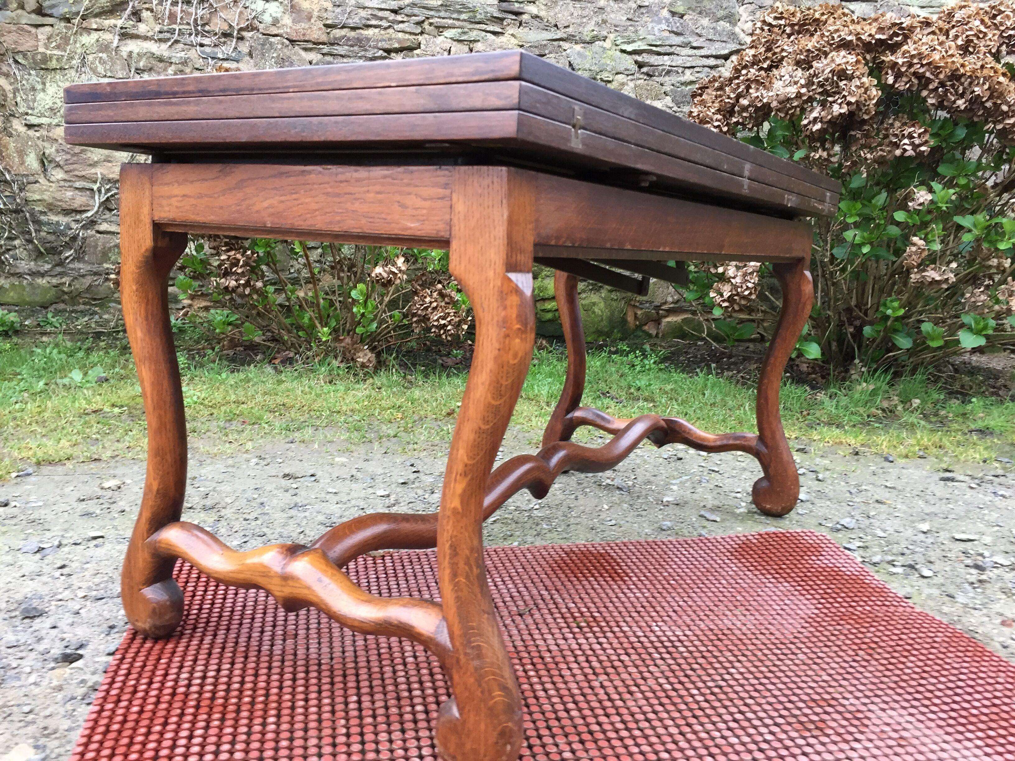 Modular vintage oak coffee table with Albert Ducrot's magical system