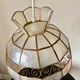 Mother-of-pearl suspension and golden spiral
