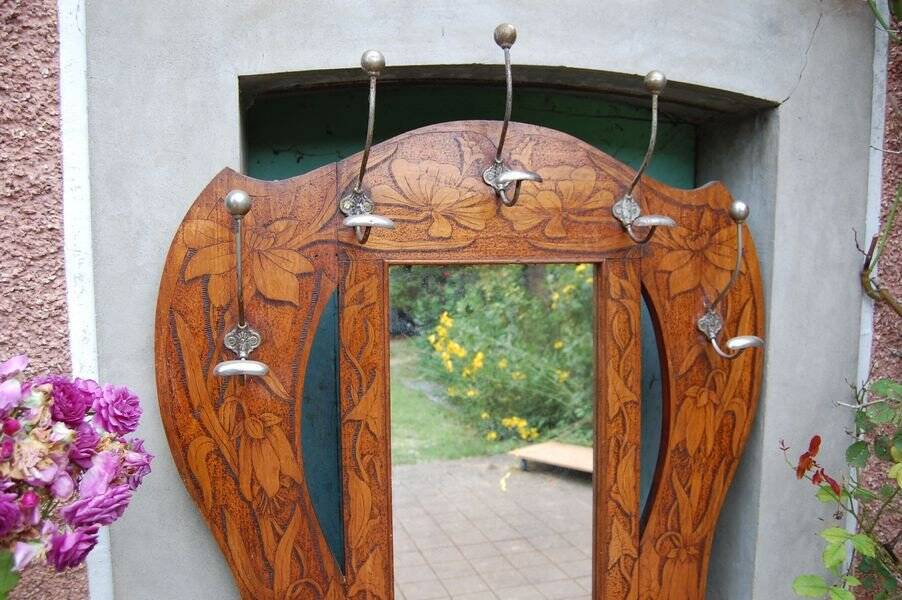 Art Nouveau cloakroom