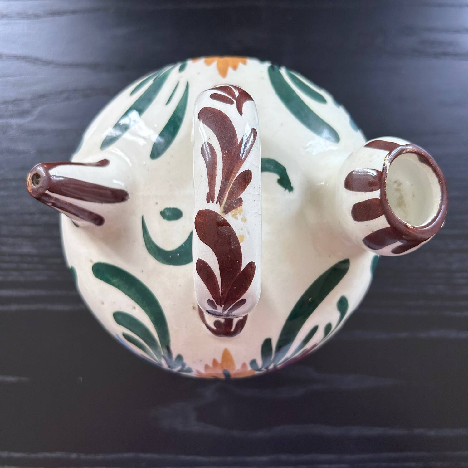 Water bottle with floral decoration