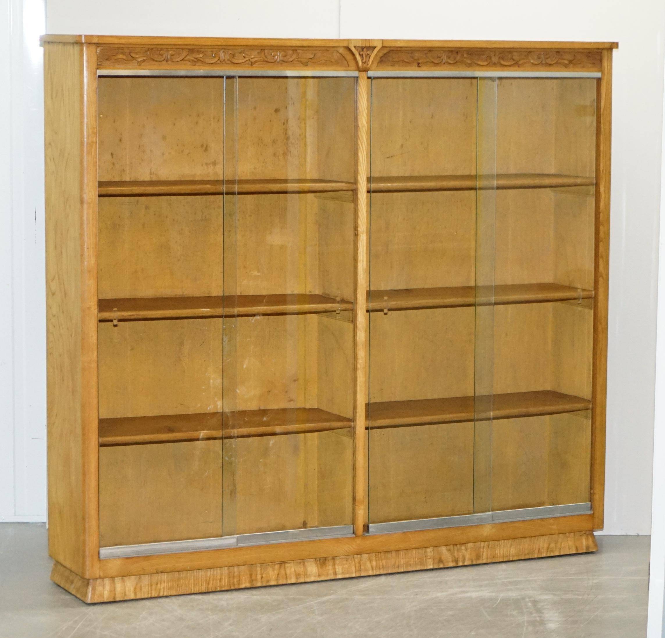 Paire de bibliothèques de bureau en chêne avec portes vitrées