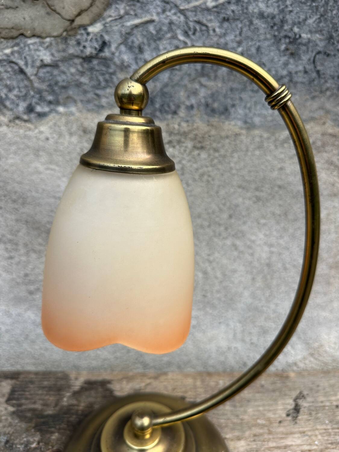 Tulip desk lamp, bedside lamp in brass and blown glass J.P Rycka