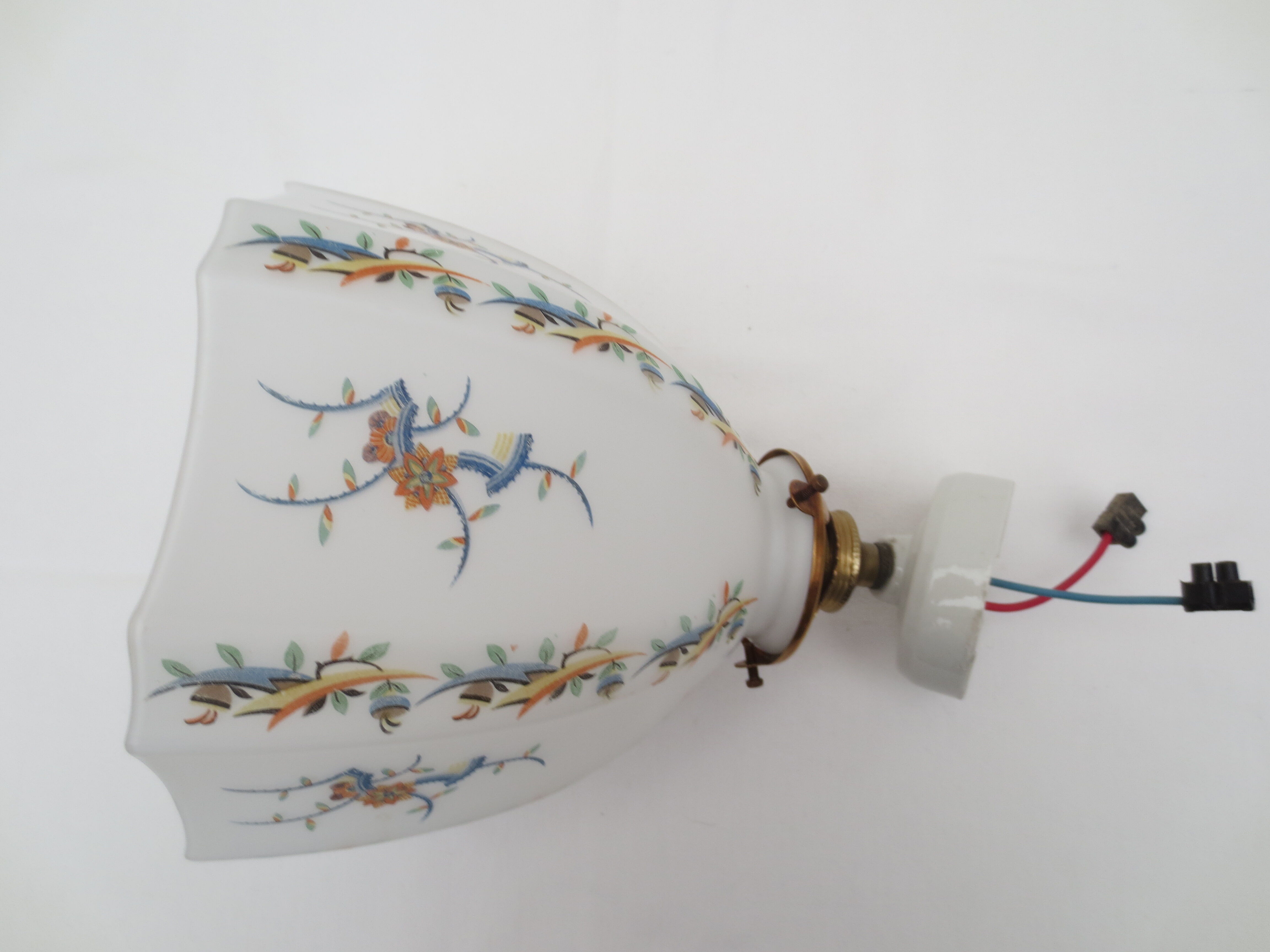 Old wall lamp 45° and its tulip lampshade decorated with flowers