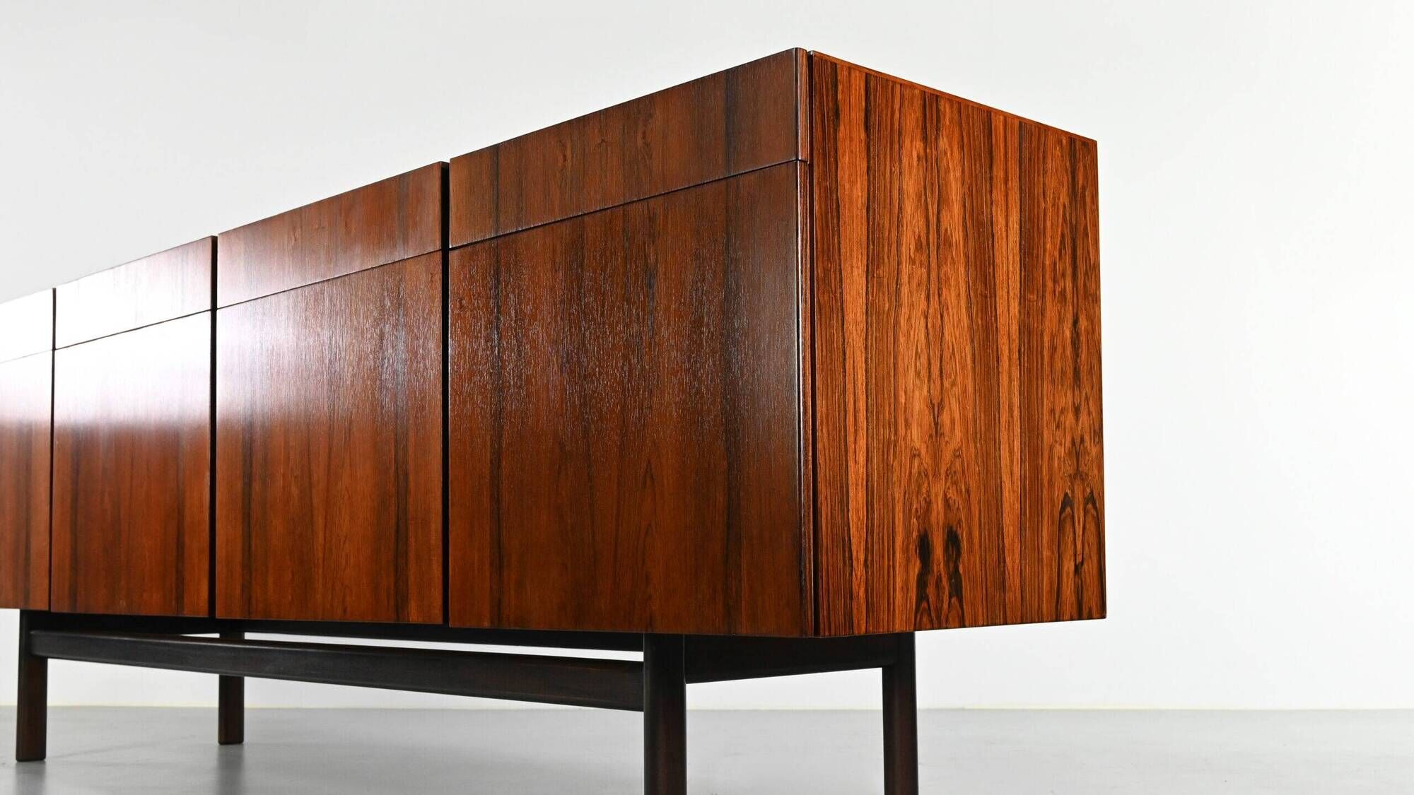 Enfilade en palissandre Ib Kofod-Larsen, Danemark, c.1960