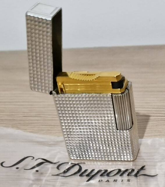 Vintage lighter S.T. Dupont Paris – Guilloché silver – 1980s/1990s