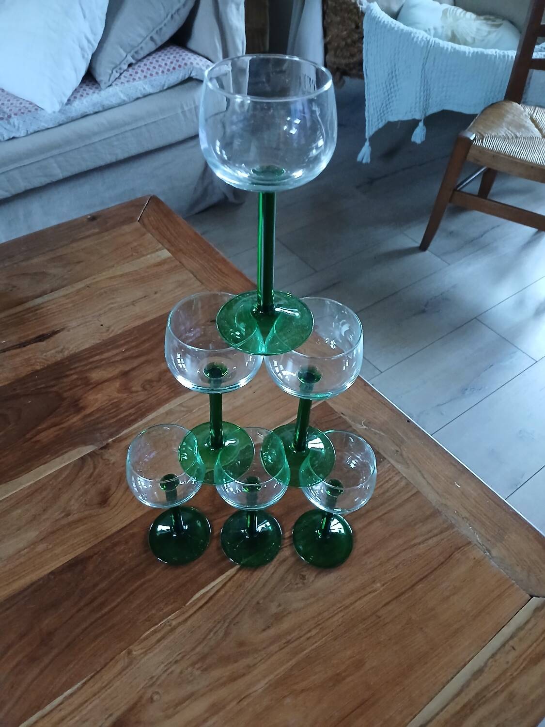 6 verres anciens à vin blanc