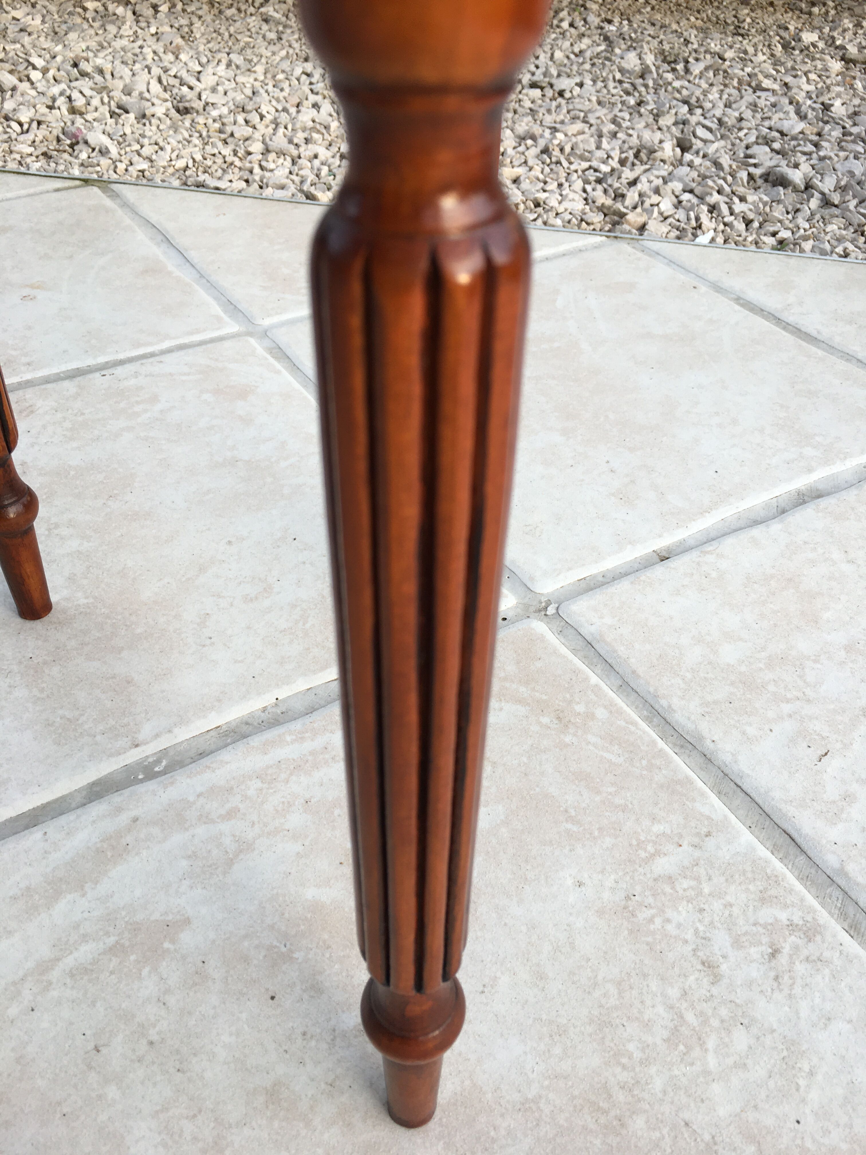 Wooden healing fluted footed