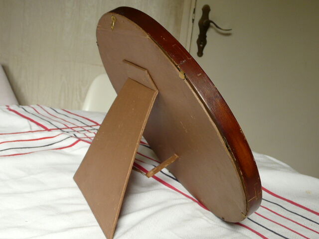 art deco oval frame to hang or lay