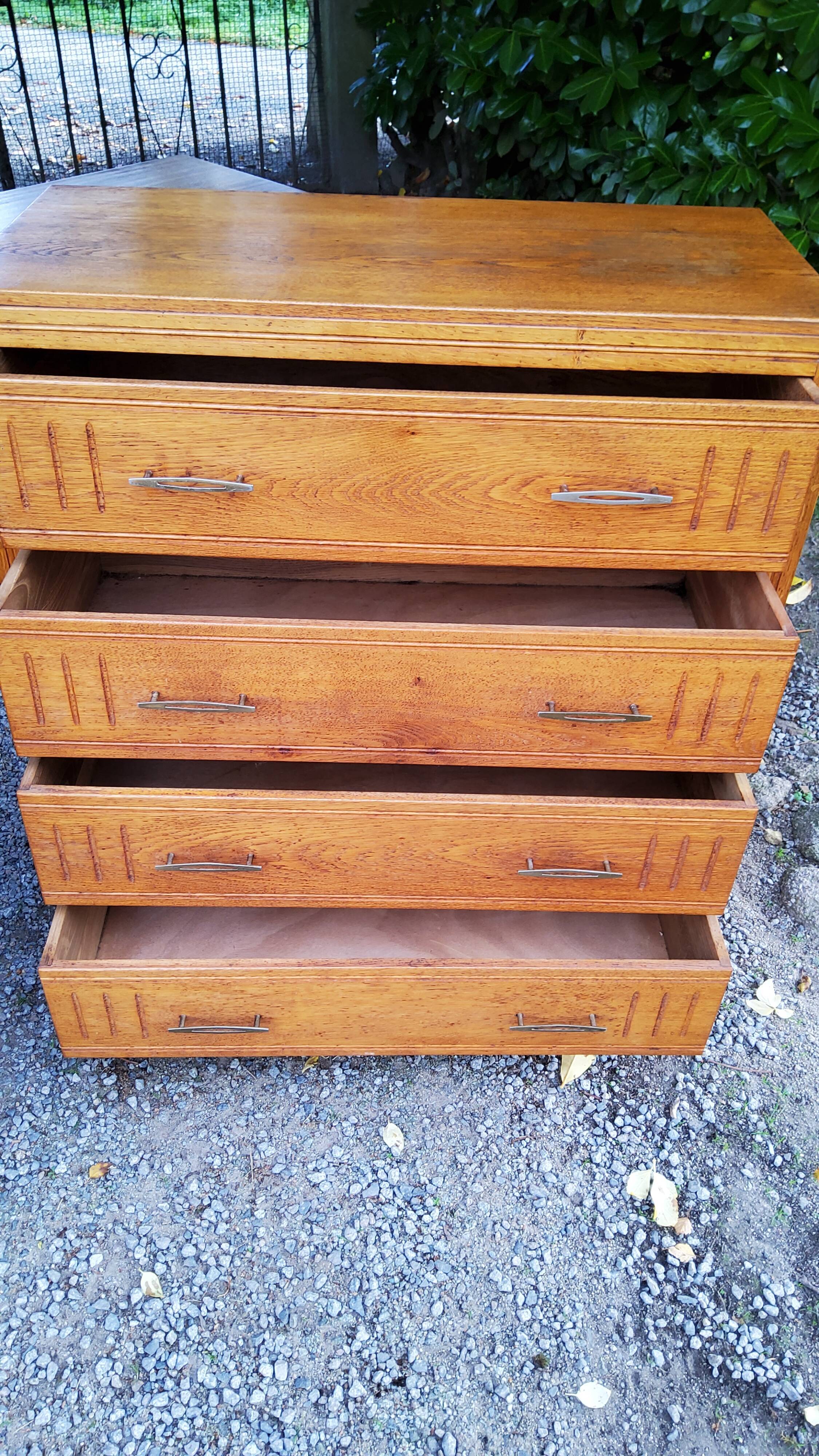 Chest of drawers of the 50s in blond oak compass feet