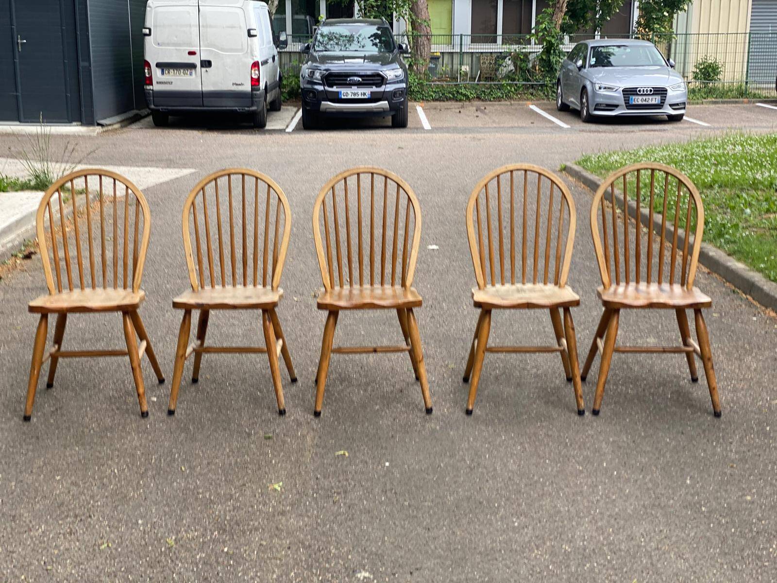5 chaises anglaises Windsor en bois massif courbé XXème