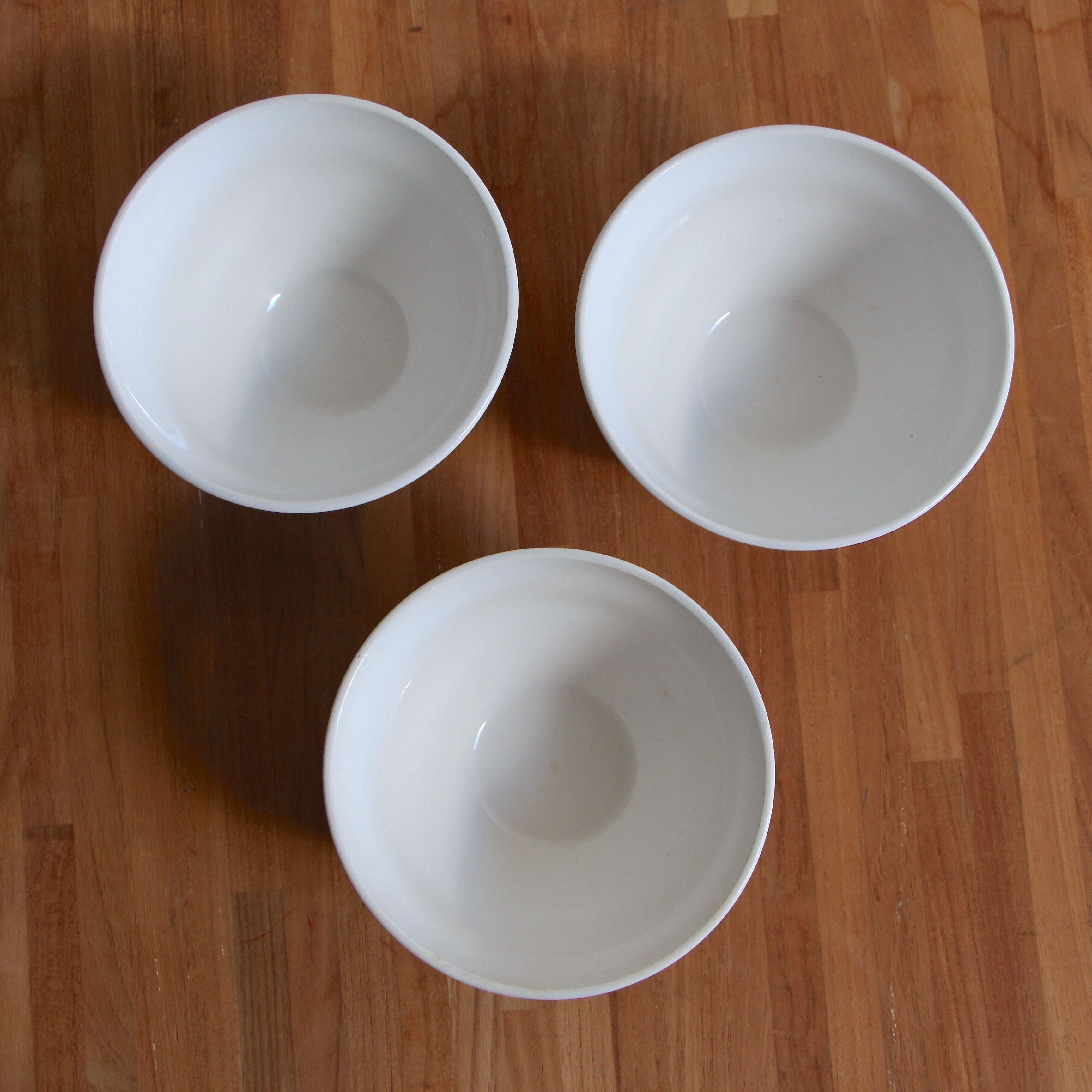 3 checkered bowls
