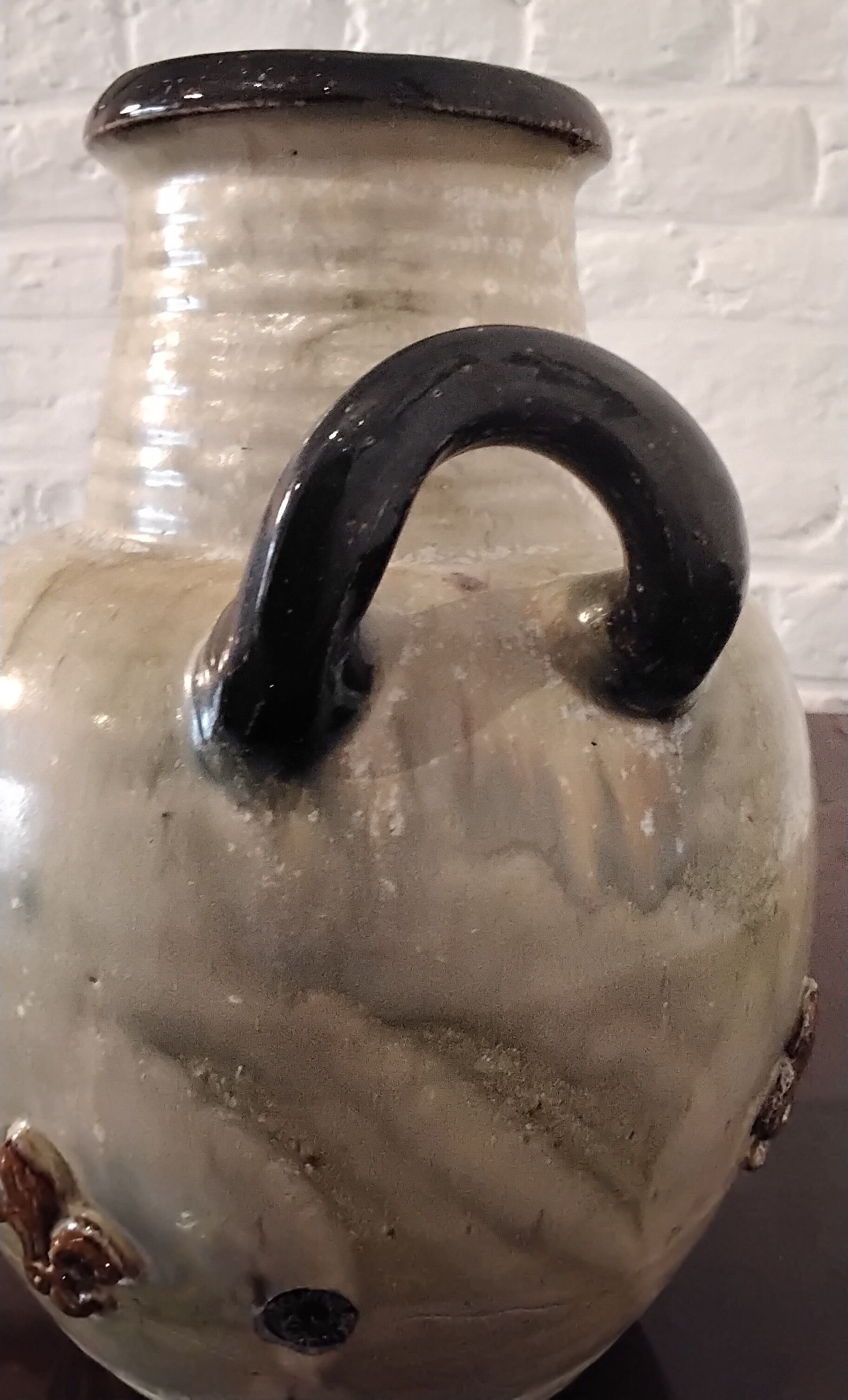 Vase with handles in Guérin sandstone