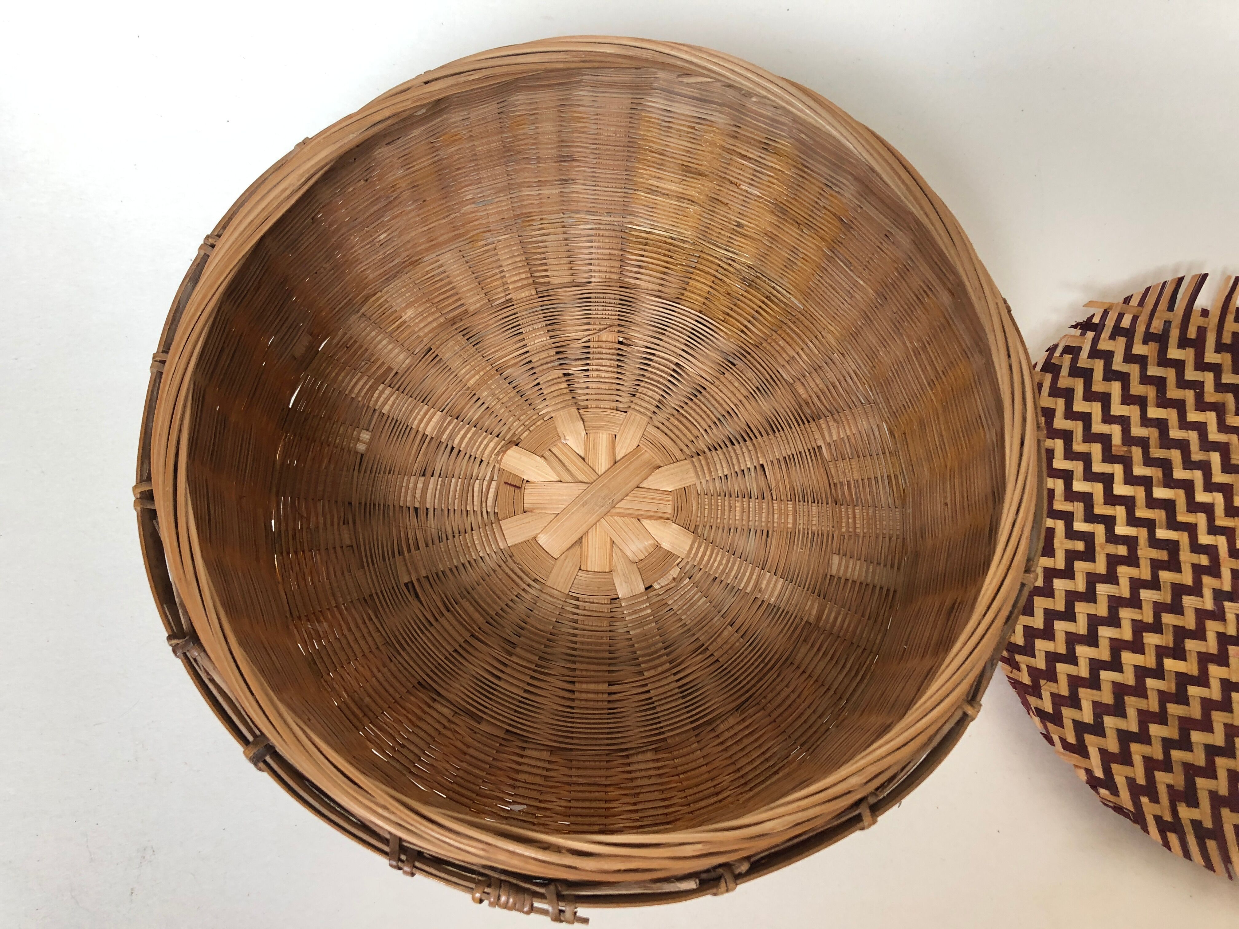 Basket with lid
