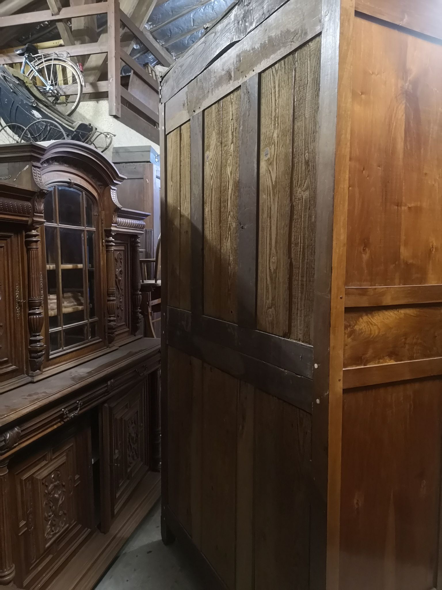 Armoire à placage de loupe