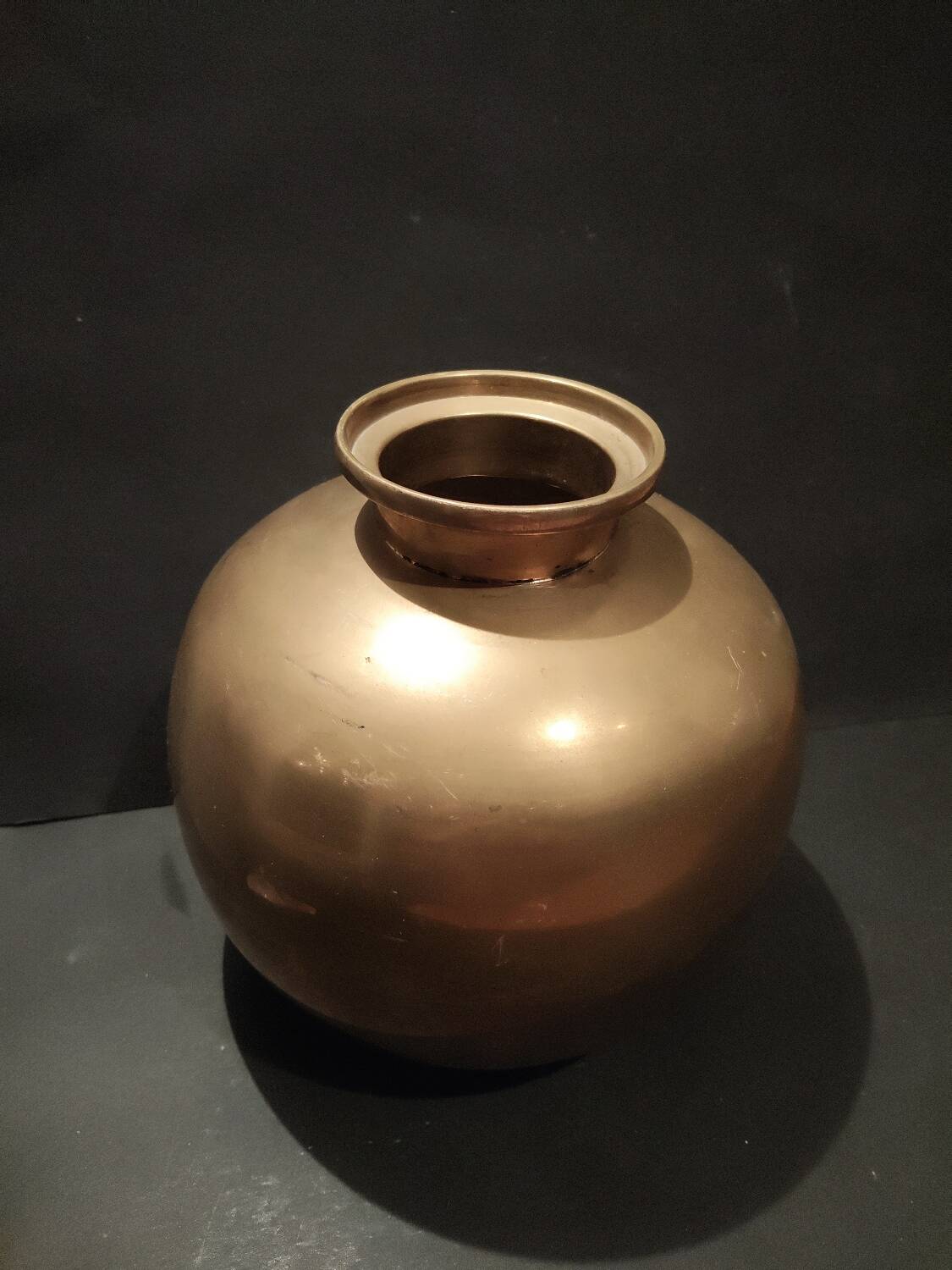 Golden brass spherical vase – Indian craftsmanship – 1980s