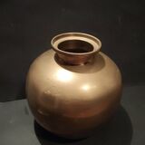 Golden brass spherical vase – Indian craftsmanship – 1980s