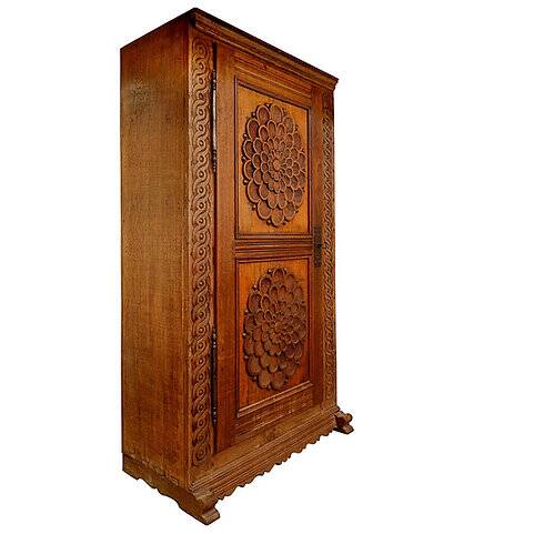Antique small Linen in carved oak