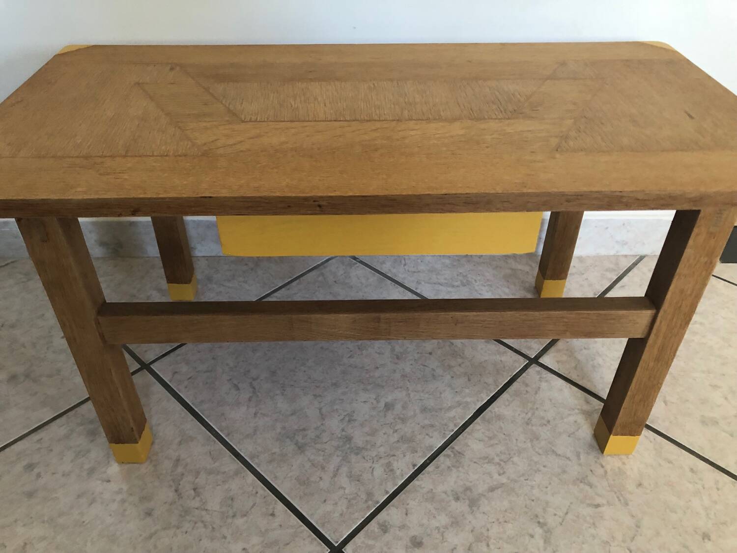 Small children's desk