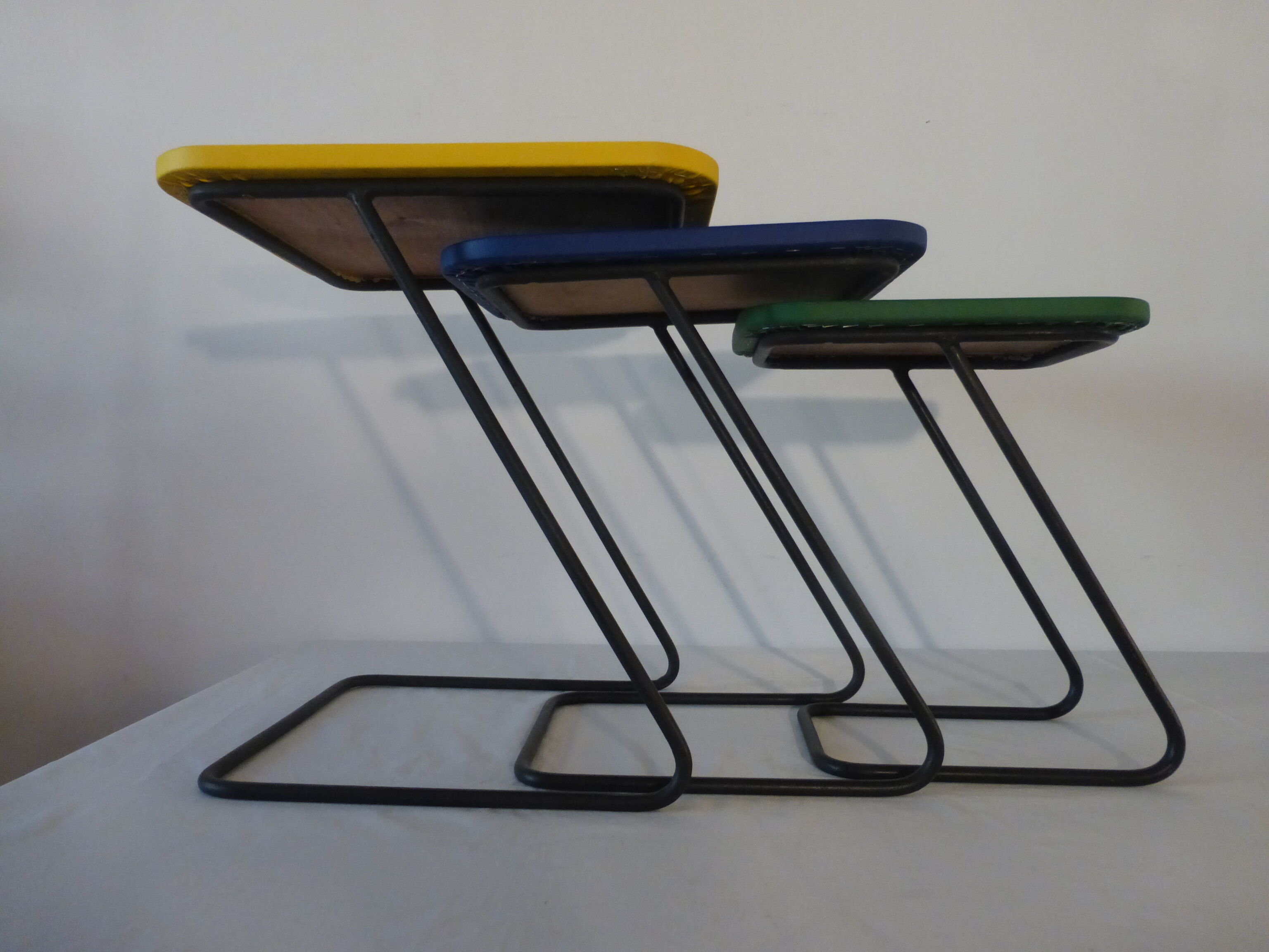 Tables gigognes 50/60, skaï and wrought iron