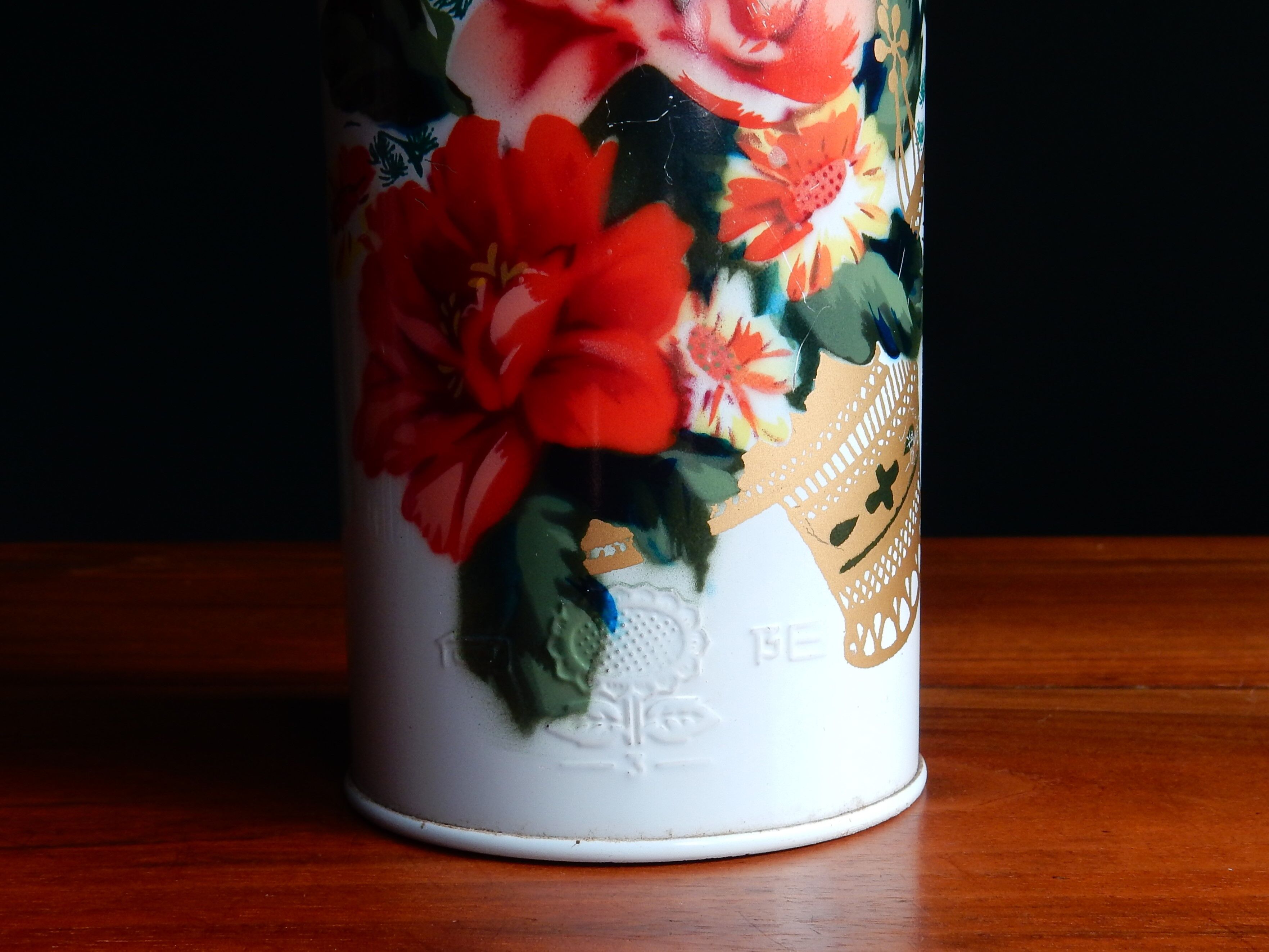 Ancienne bouteille thermos vintage laque rouge décor floral,af1604 - Arts de la table