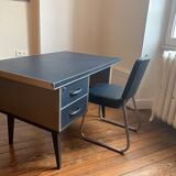 Indus desk and its chair