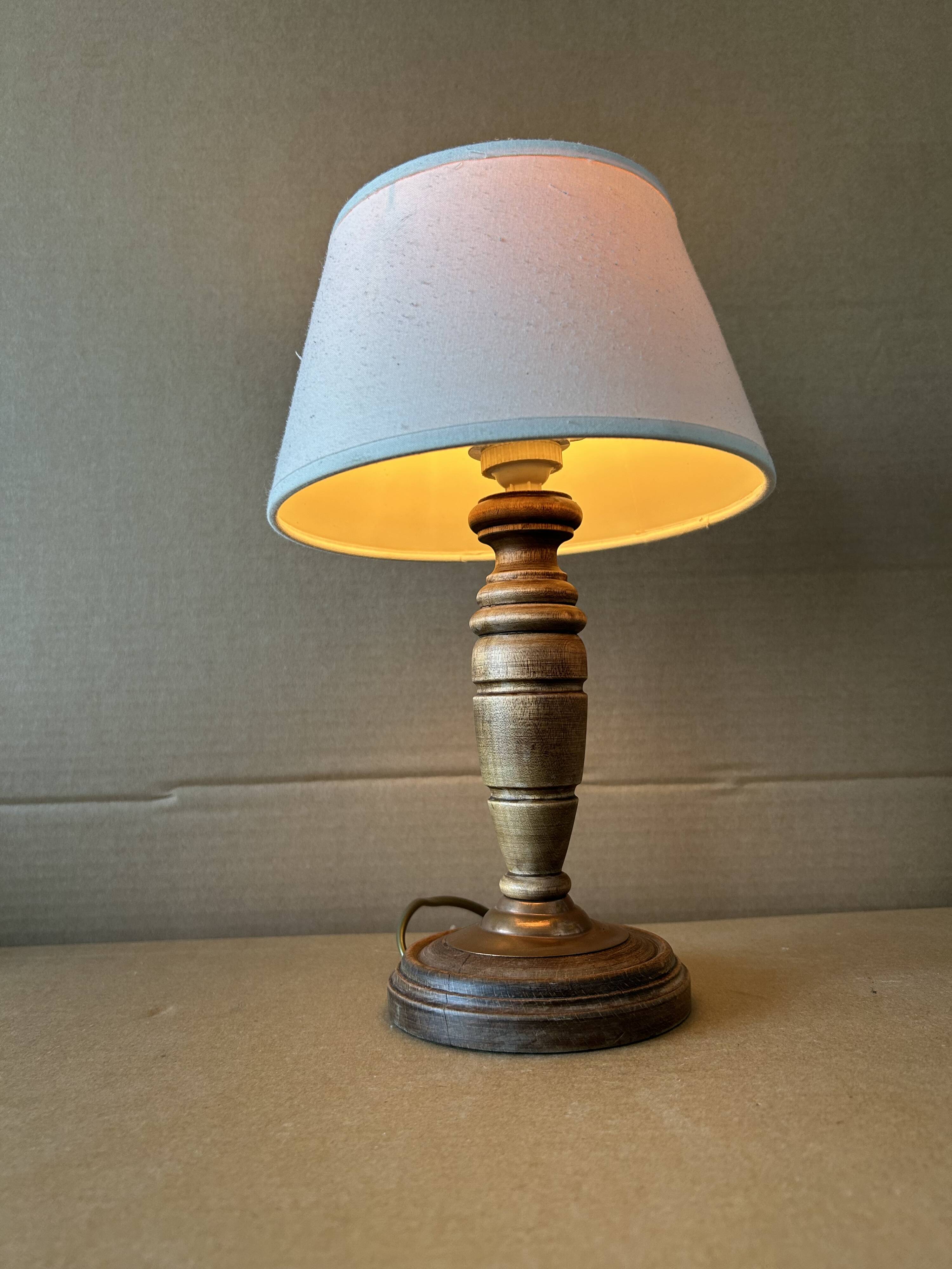 Lampe à poser en bois tourné